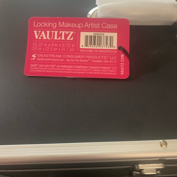 Vaultz Make Up Cosmetics Lockable Train - Picture 2 of 6